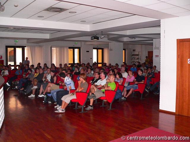 AT27.jpg - Il pubblico affolla la sala: al convegno si sono registrate circa 200 persone (foto di Livio Perego)